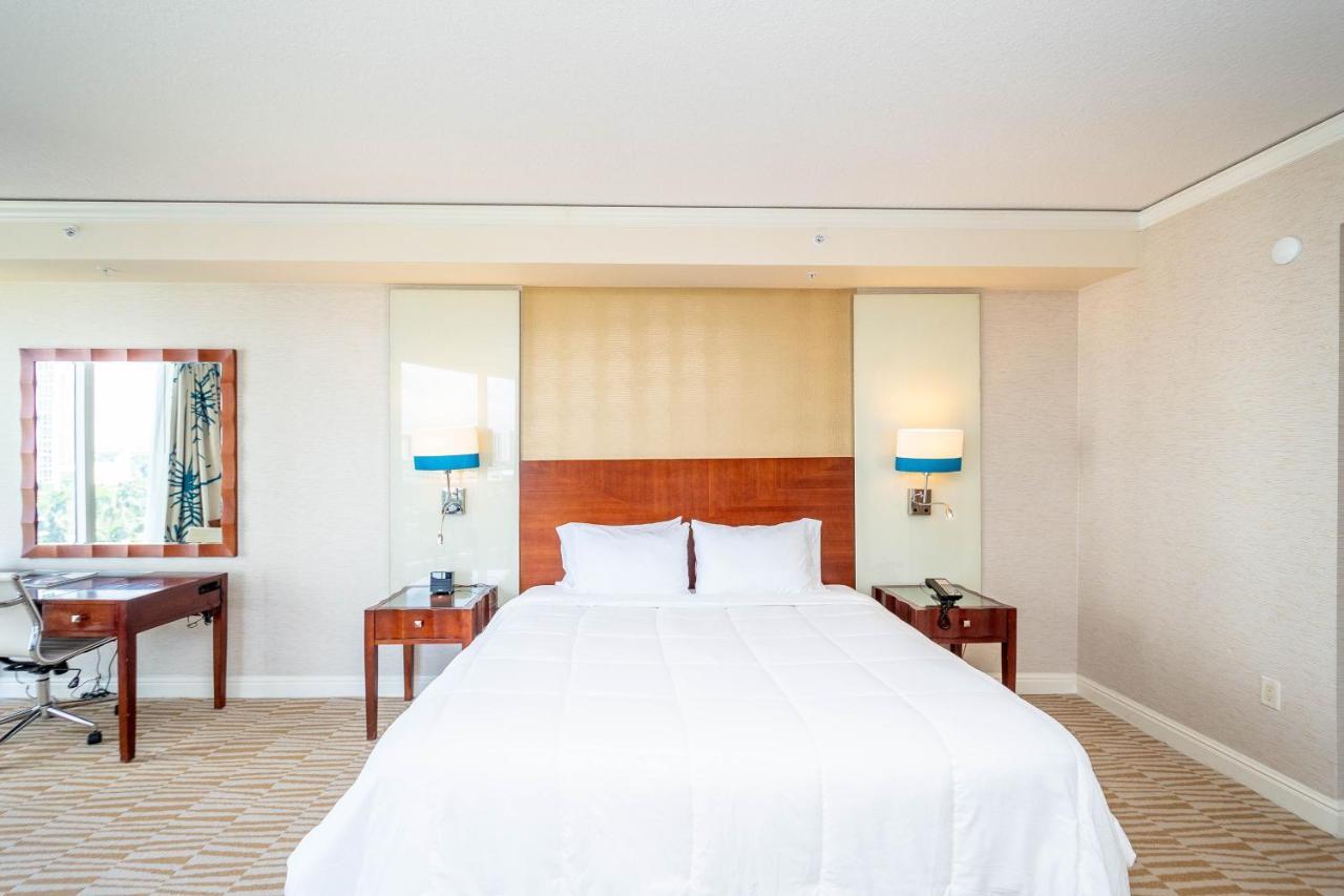 Trump Intl 2 Bedroom Apartment 1600 Sqf Ocean And Bay View Sunny Isles Beach Eksteriør bilde